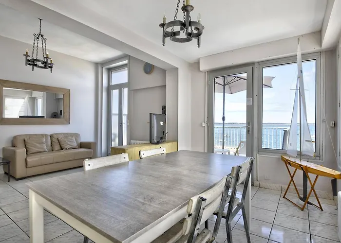 Pereire - T2 Front De Avec Terrasse Et Parking, Acces Direct - Fr-1-433-24